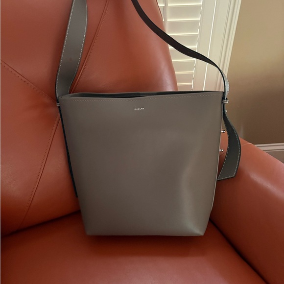 Jolina Leather Bucket Tote Grey - Picture 2 of 6